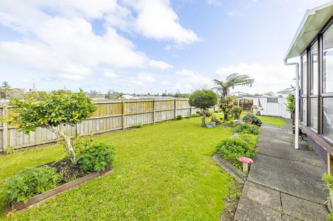 Photo of property in 2/17 Shalimar Place, Clover Park, Auckland, 2019