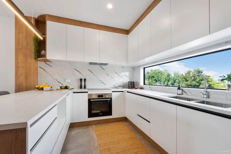 Photo of property in 3/26 Buscomb Avenue, Henderson, Auckland, 0610