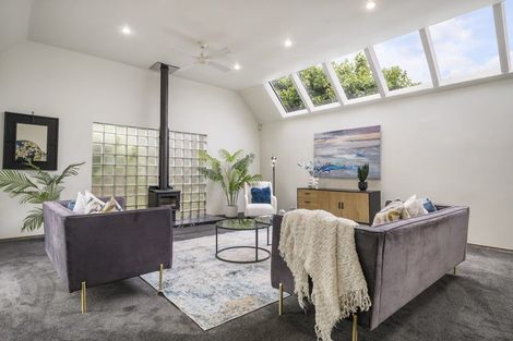 Photo of property in 91 Manhattan Heights, Glendene, Auckland, 0602