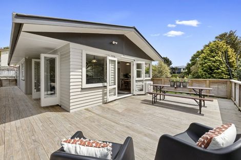 Photo of property in 49a Waiwaka Terrace, Strandon, New Plymouth, 4312
