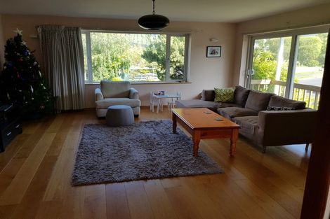 Photo of property in 139 Taylor Terrace, Tawa, Wellington, 5028