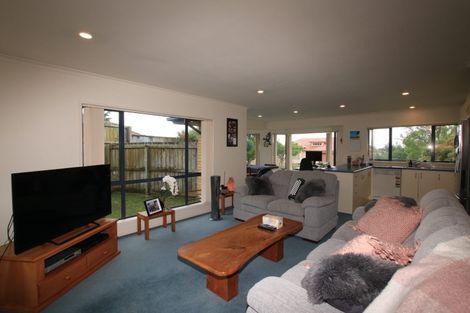 Photo of property in 40 Semillon Avenue, Henderson, Auckland, 0612