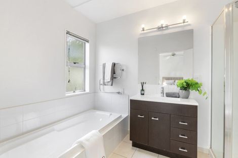 Photo of property in 5/40 Scarlet Oak Drive, Schnapper Rock, Auckland, 0632