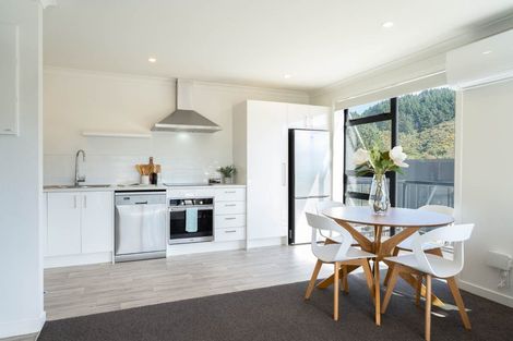 Photo of property in 2 Ara Paripari, Tawa, Wellington, 5028