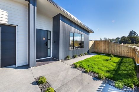 Photo of property in 11 Ropere Street, Kumeu, 0810