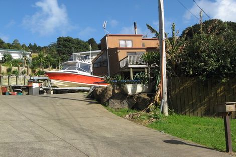 Photo of property in 46 Rauhuia Crescent, Parau, Auckland, 0604