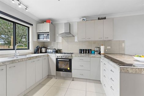 Photo of property in 96 Pioneer Road, Moturoa, New Plymouth, 4310