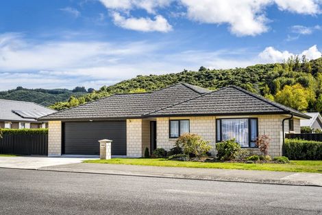 Photo of property in 4 Sunstone Crescent, Brown Owl, Upper Hutt, 5018