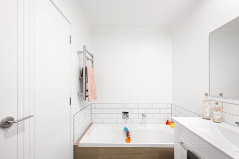 Photo of property in 10/19 Ruakiwi Road, Hamilton Lake, Hamilton, 3204