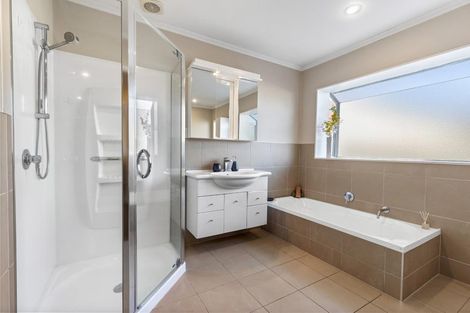 Photo of property in 12 Suncrest Drive, West Harbour, Auckland, 0618
