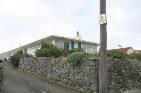 Photo of property in 18 Mexted Terrace, Tawa, Wellington, 5028