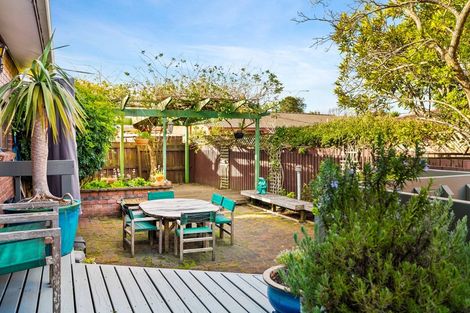 Photo of property in 12 Muscat Place, Henderson, Auckland, 0612