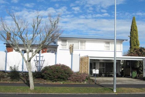 Photo of property in 11 Kensington Place, Fairfield, Hamilton, 3214