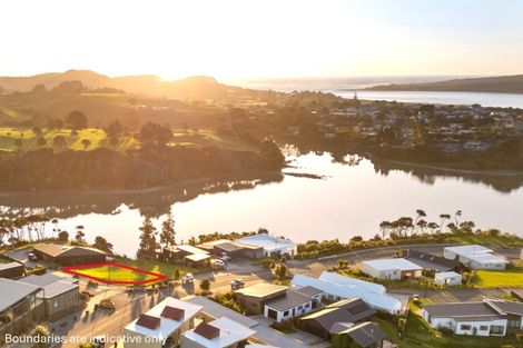 Photo of property in 2 Pekapeka Street, Raglan, 3225