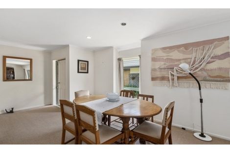Photo of property in 3/12-20 Northcross Drive, Oteha, Auckland, 0632