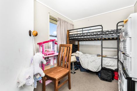 Photo of property in 86 Rosewarne Crescent, Glendene, Auckland, 0602