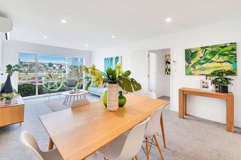 Photo of property in 1/52 Makora Road, Massey, Auckland, 0614