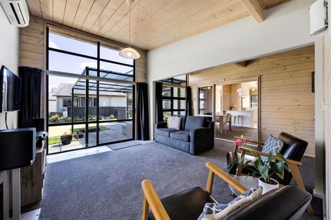 Photo of property in 11 Highfield Place, Highlands Park, New Plymouth, 4312