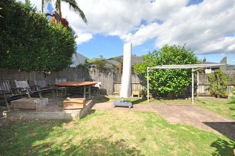 Photo of property in 2/13 Waitaki Street, Henderson, Auckland, 0612