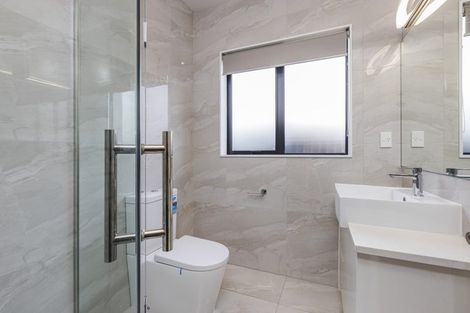 Photo of property in 76 Twin Parks Rise, Papakura, 2110