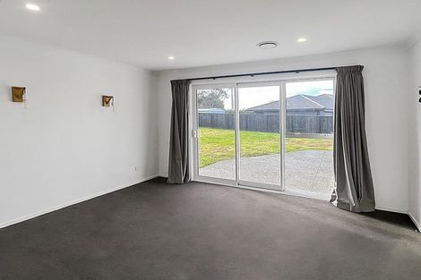 Photo of property in 111 Johnstone Drive, Fitzherbert, Palmerston North, 4410