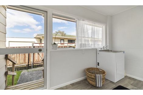 Photo of property in 2/12 Bay Street, Red Beach, 0932