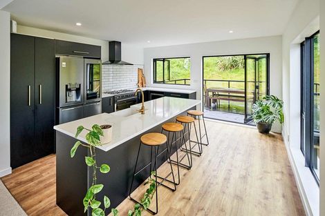 Photo of property in 44 Domett Street, Newlands, Wellington, 6037