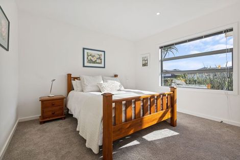 Photo of property in 4 Wentworth Lane, Waiwhakaiho, New Plymouth, 4312