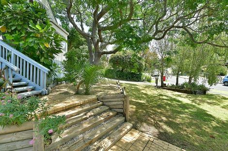 Photo of property in 16 Kenneth Hopper Place, Manly, Whangaparaoa, 0930