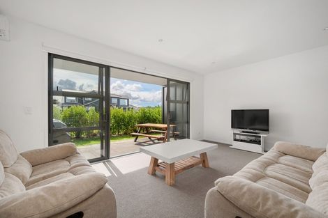 Photo of property in 6/27 Dida Park Drive, Kumeu, 0810