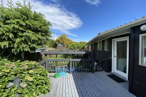Photo of property in 21 Ramillies Place, Glenfield, Auckland, 0629