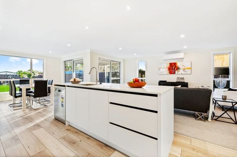 Photo of property in 6 Jaedee Court, Howick, Auckland, 2014