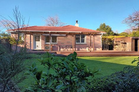 Photo of property in 1 Hughan Place, Carterton, 5713