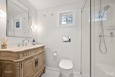 Photo of property in 2 Barton Road, Heretaunga, Upper Hutt, 5018