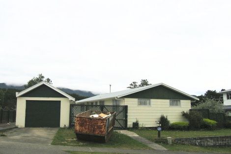 Photo of property in 3 Serenity Grove, Maoribank, Upper Hutt, 5018