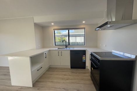 Photo of property in 1/46 Aviemore Drive, Highland Park, Auckland, 2010