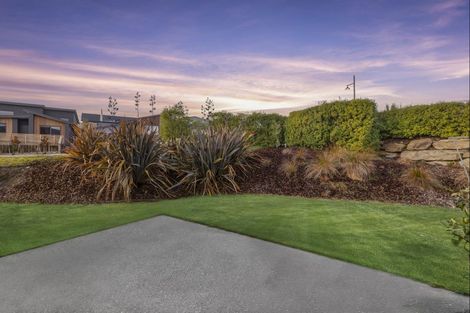 Photo of property in 51 Kirimoko Crescent, Wanaka, 9305