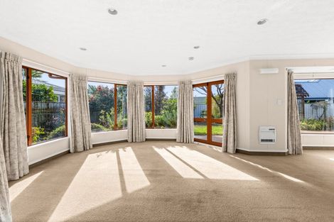 Photo of property in 16 Knightsbridge Place, Taradale, Napier, 4112