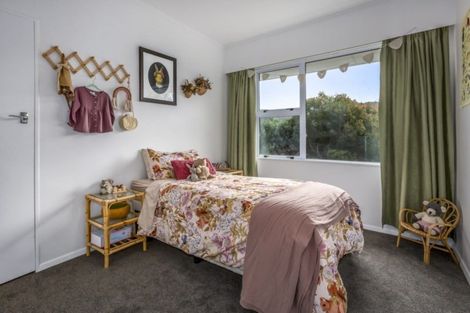 Photo of property in 3 Larsen Crescent, Tawa, Wellington, 5028
