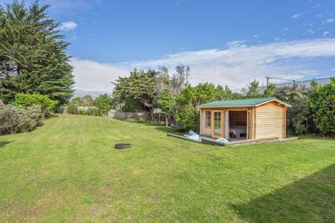 Photo of property in 15 Drake Street, Waikawa Beach, Manakau, 5573