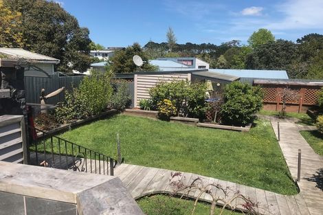 Photo of property in 6 Beazley Place, Glendene, Auckland, 0602