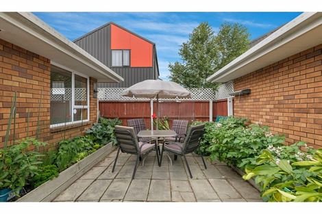 Photo of property in 2/5 Broadbent Street, Riccarton, Christchurch, 8041