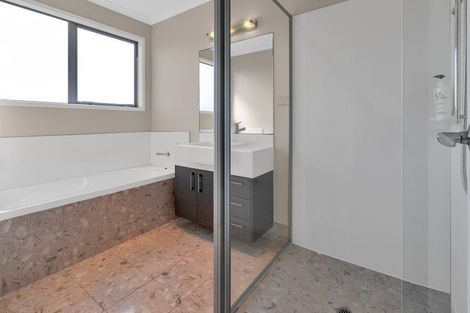 Photo of property in 9 Paradise Point Place, One Tree Point, 0118