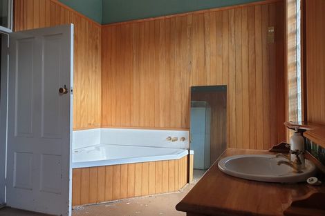 Photo of property in 208 Clyde Street, Balclutha, 9230