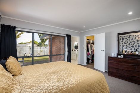 Photo of property in 68 Branch Road, Highlands Park, New Plymouth, 4312