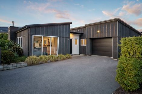 Photo of property in 21 Kapuka Lane, Wanaka, 9305
