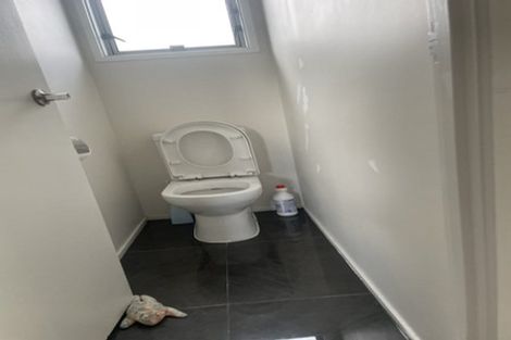 Photo of property in 2/33 Halberg Street, Glenfield, Auckland, 0629