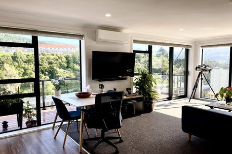 Photo of property in 10 Ara Patukawenga, Tawa, Wellington, 5028