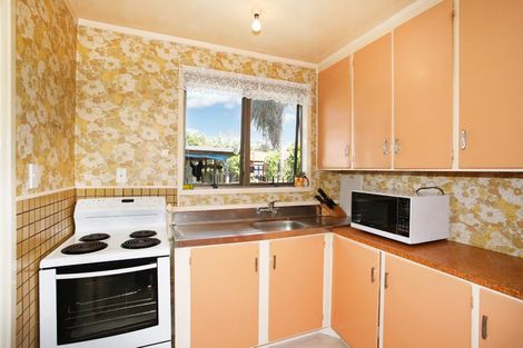 Photo of property in 2/7 Mon Desir Place, Manurewa, Auckland, 2102