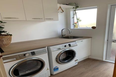 Photo of property in 6 Hanson Place, West Harbour, Auckland, 0618